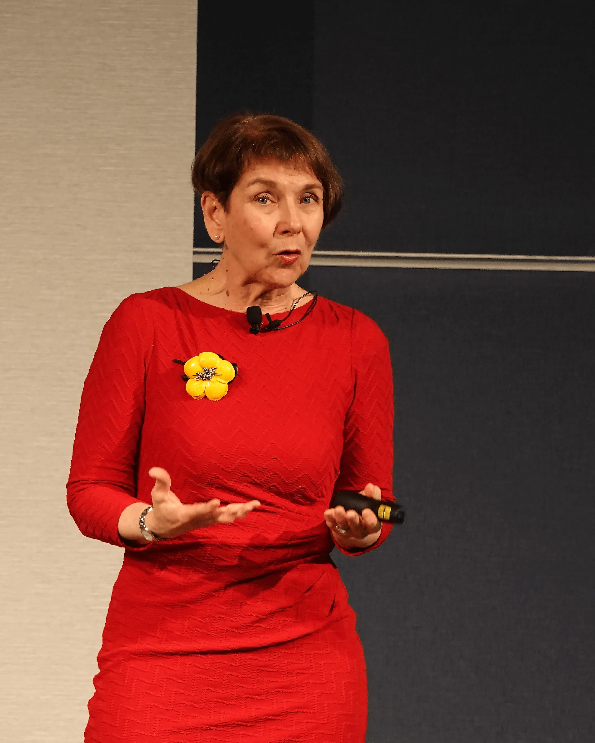 Theresa-Szczurek---tmsworld-tmsworld---speaking-page---in-the-body---photo6-4by5-min